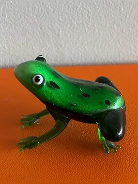 Lampwork Miniature
Handblown Made Art Glass
Frog Figurine Green Black Dot
Hand